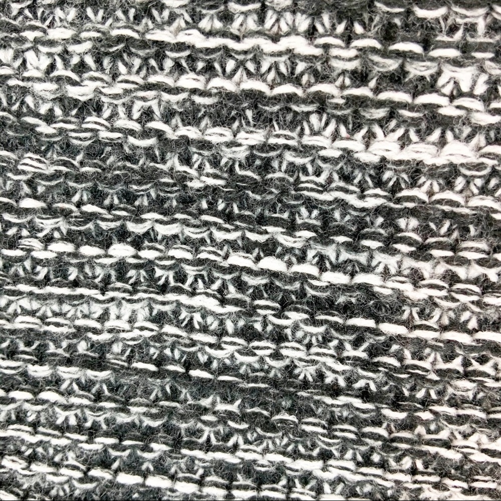 Verloop Black & White Marled Chunky Turtleneck - Picture 8 of 9
